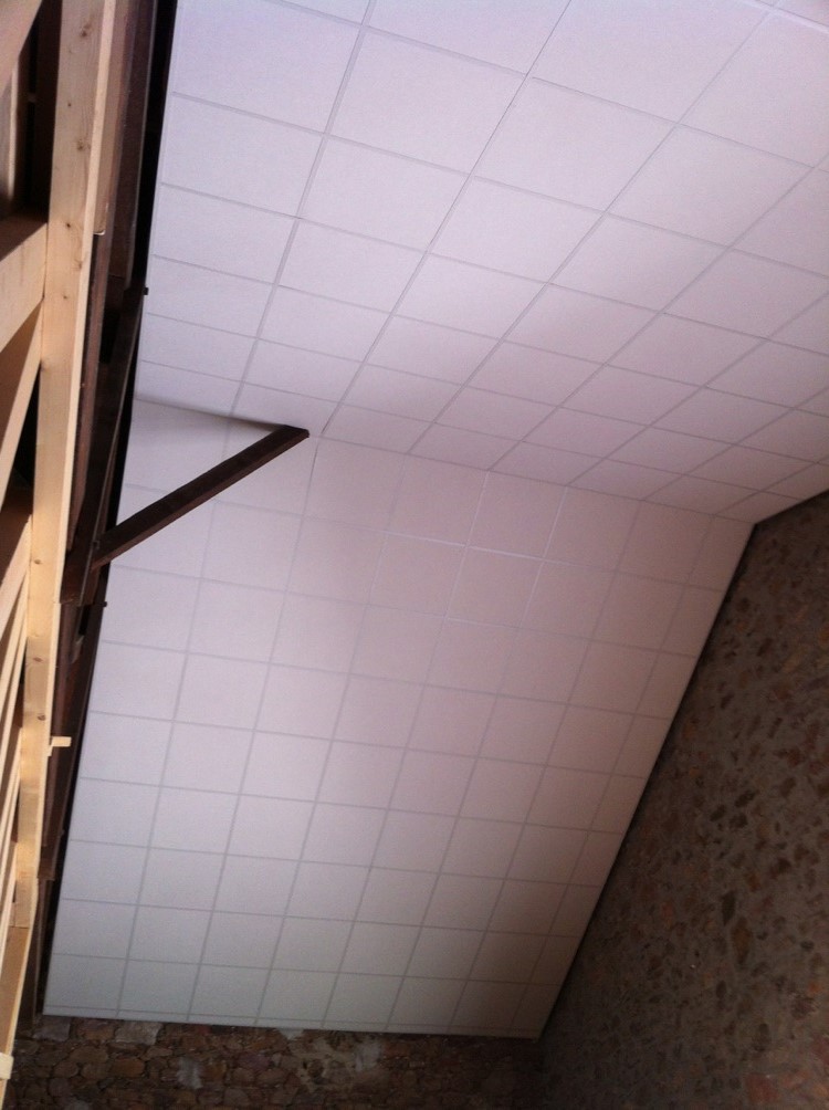 2 - Plafond modulaire dalle 600x600 ossature T24 rampant et grande